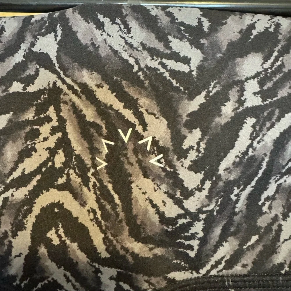 Varley Luna High Rise 7/8 Legging in Dark Mono Zebra Size Medium